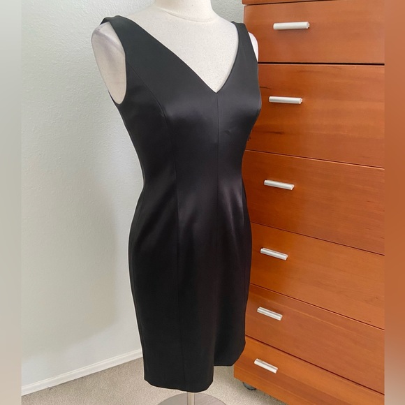 NWT Tahari Black Satin-like Cocktail Dress Size 8 Sleeveless Sheath - Picture 2 of 12